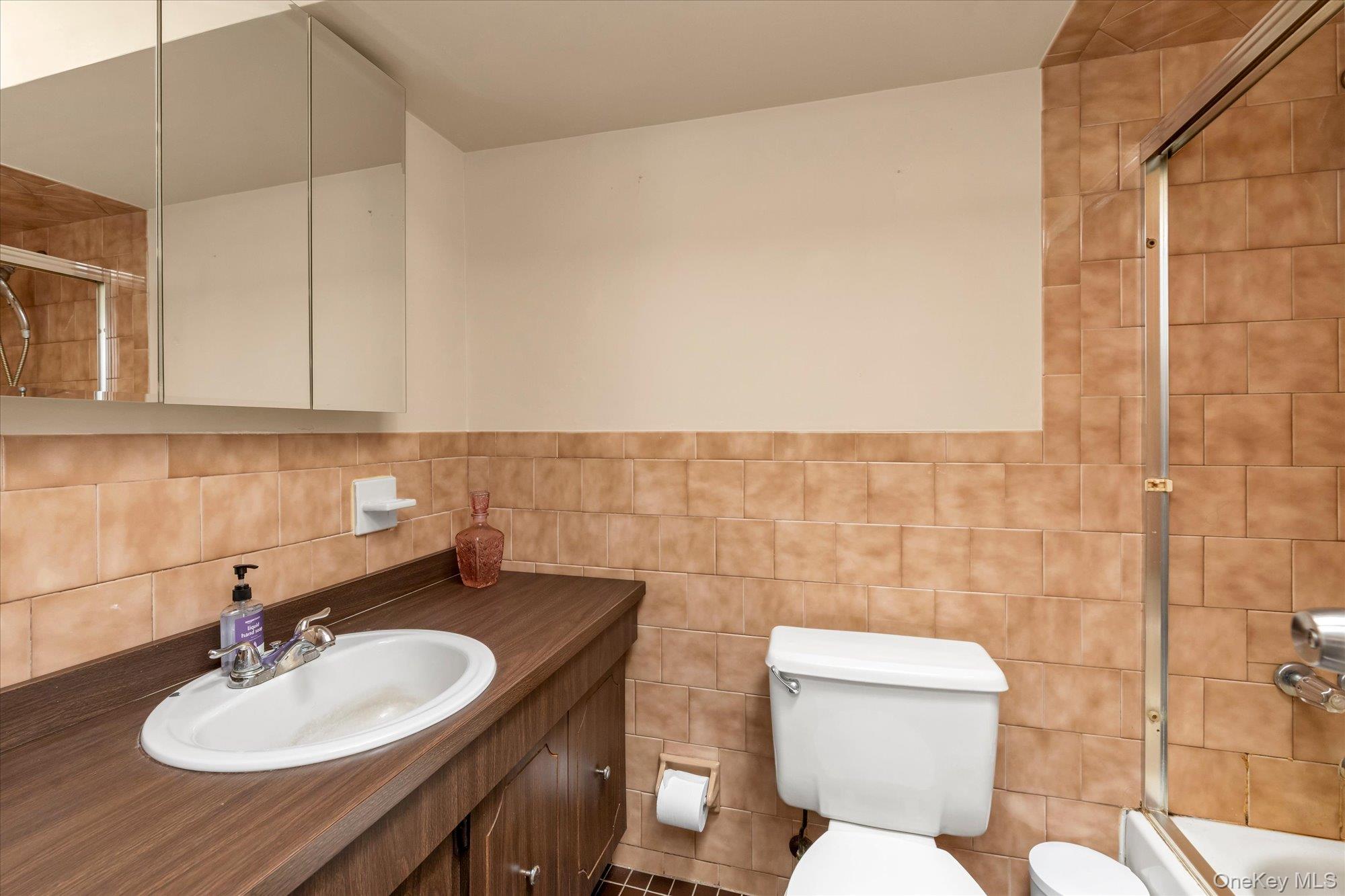 88 E Valley Stream Boulevard, Unit 6 photo 17