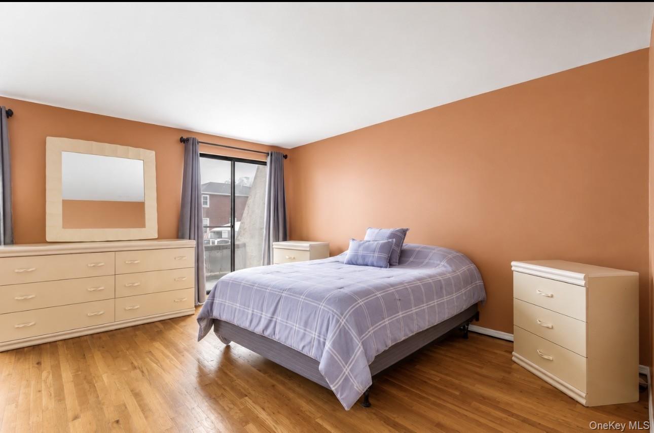 88 E Valley Stream Boulevard, Unit 6 photo 2