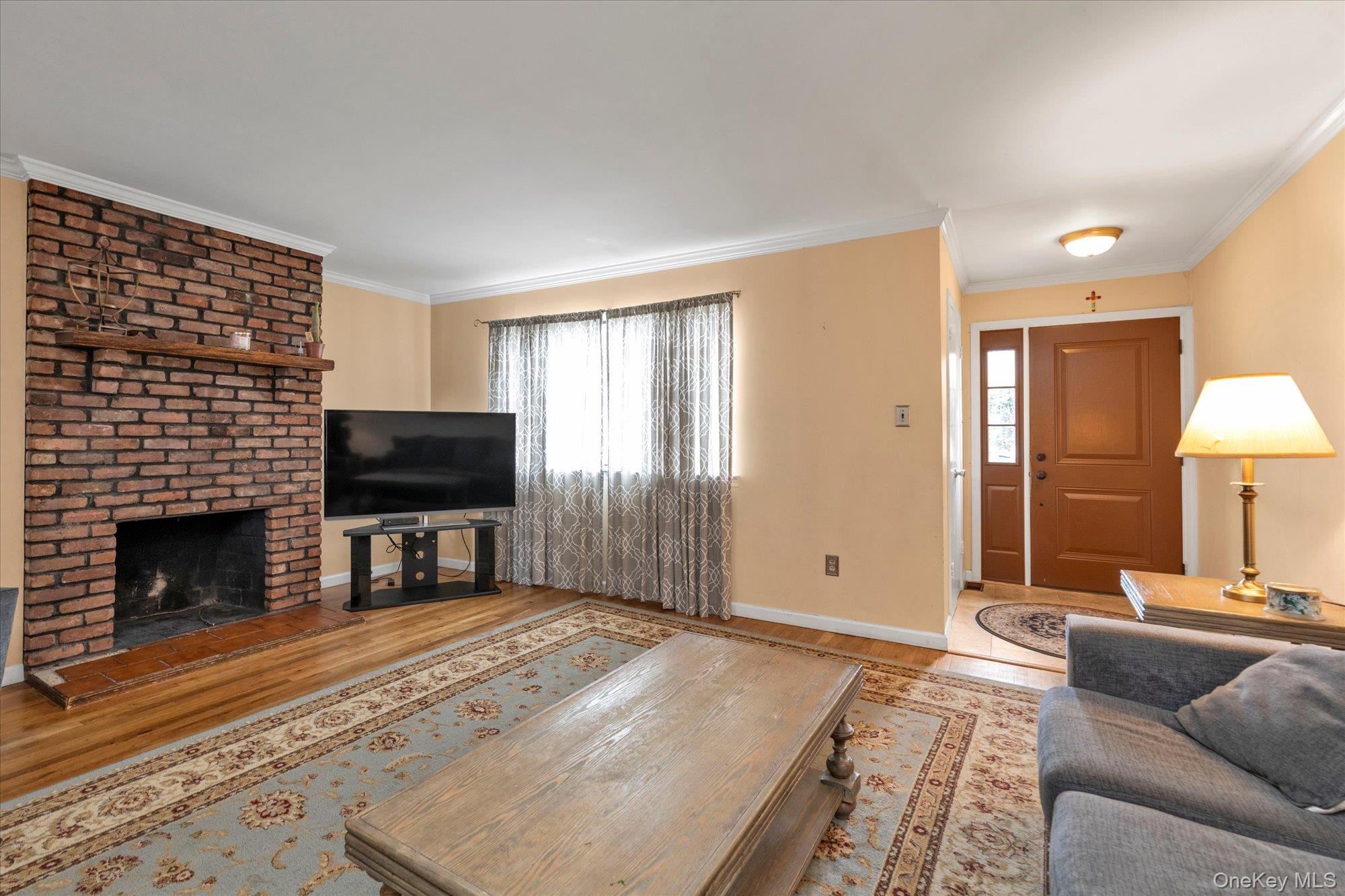 88 E Valley Stream Boulevard, Unit 6 photo 10
