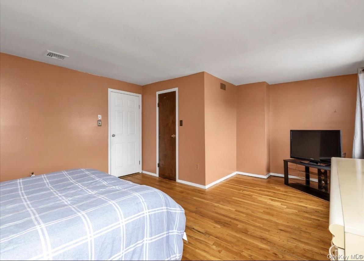 88 E Valley Stream Boulevard, Unit 6 photo 7