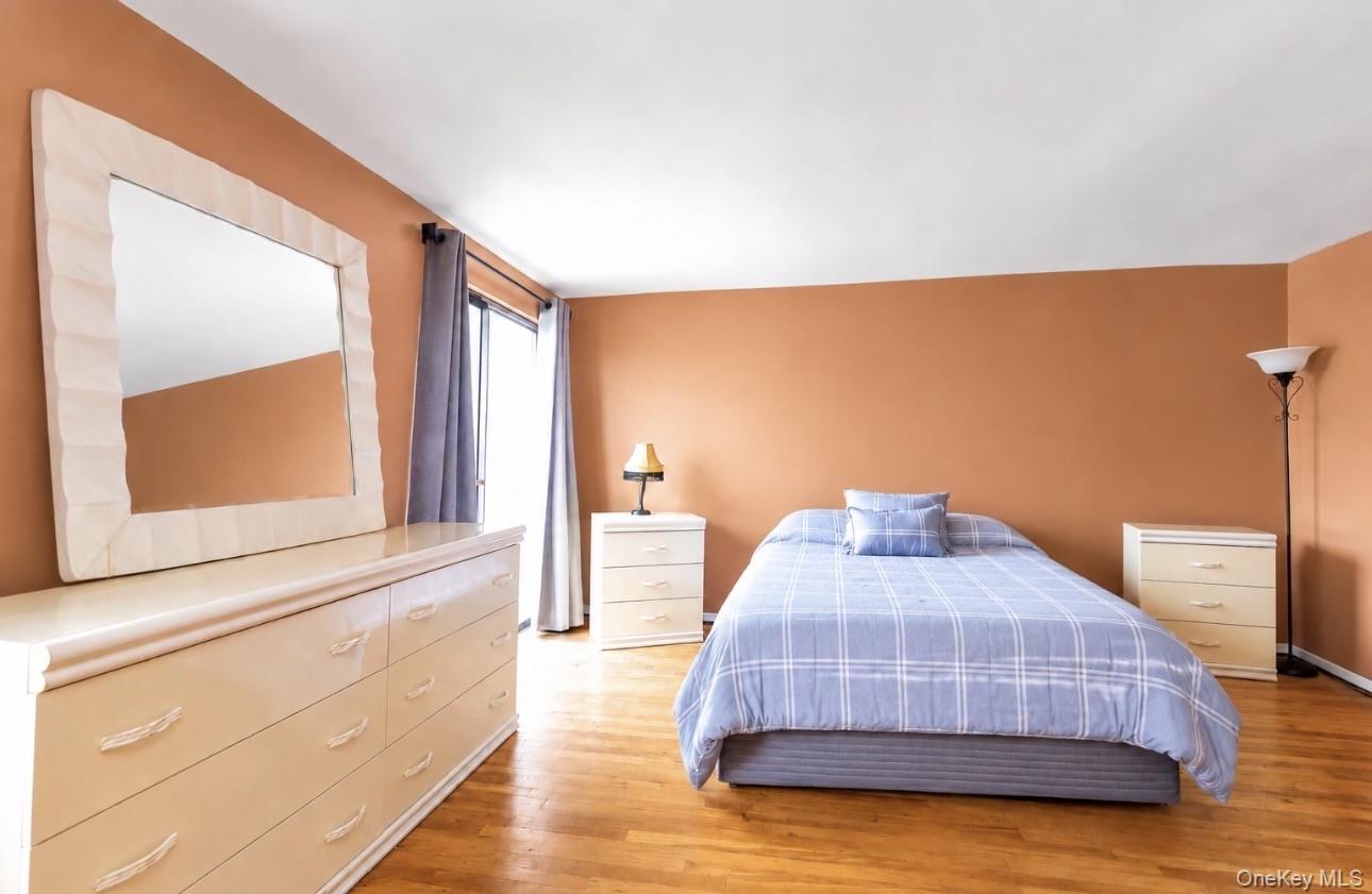 88 E Valley Stream Boulevard, Unit 6 photo 3