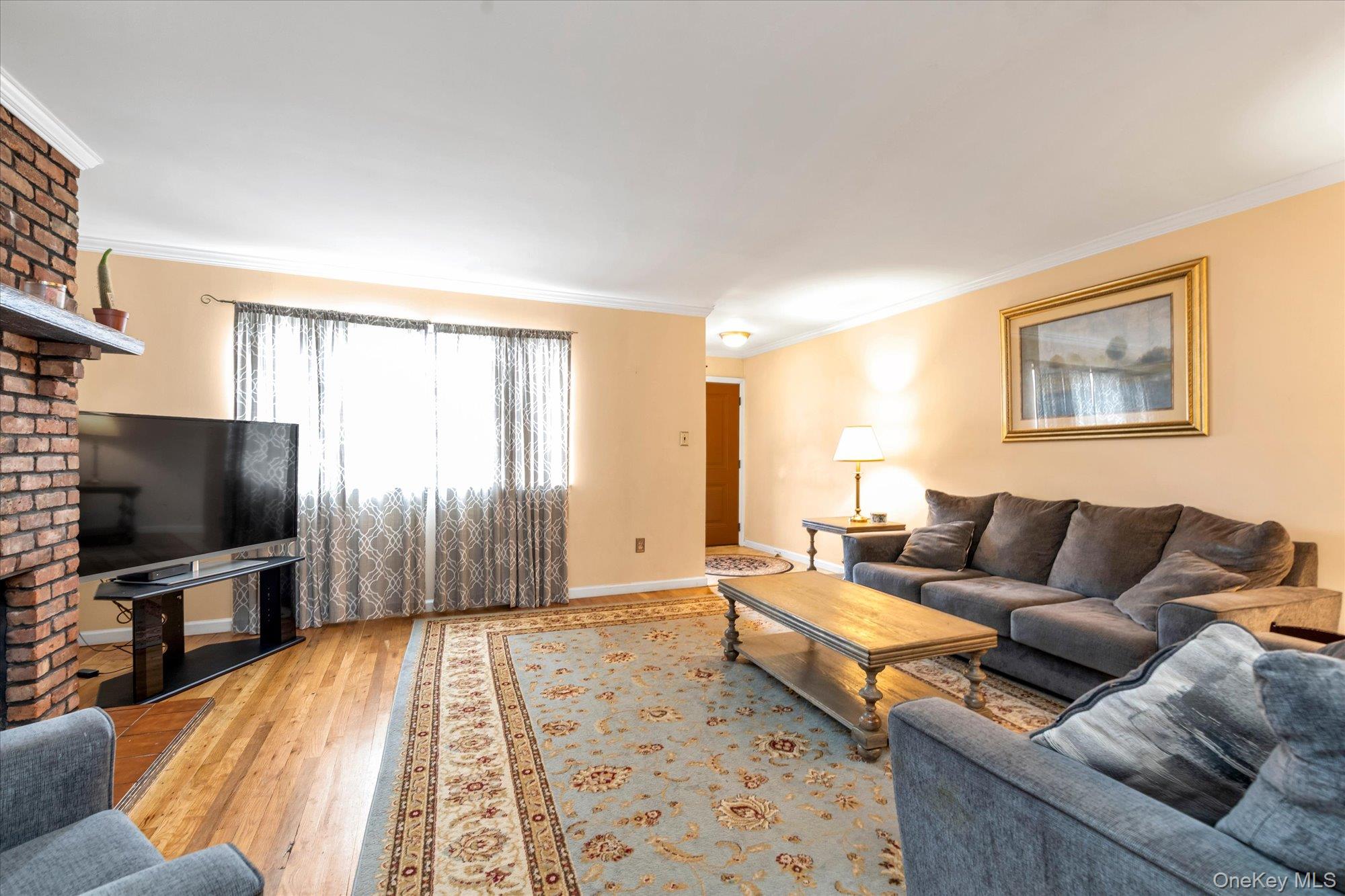 88 E Valley Stream Boulevard, Unit 6 photo 9