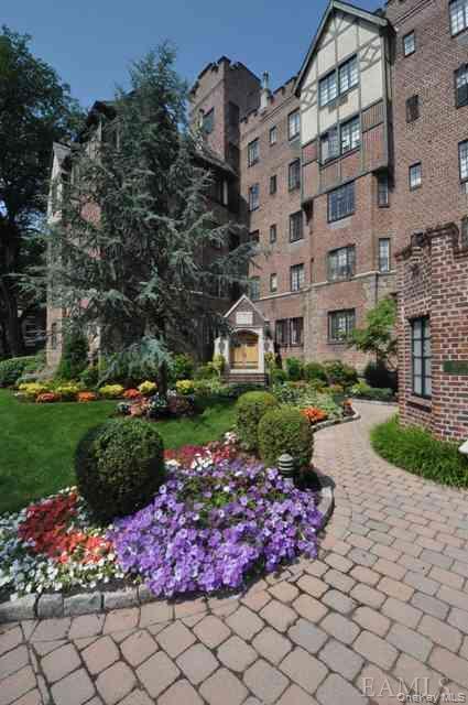 155 Garth Road, Unit 1F photo 20