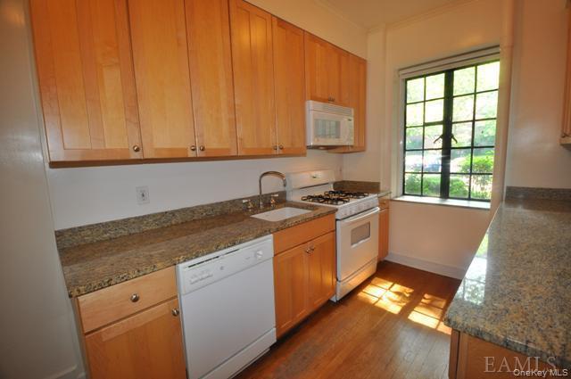 155 Garth Road, Unit 1F photo 5