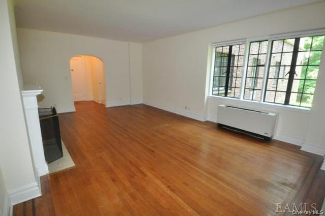 155 Garth Road, Unit 1F photo 2
