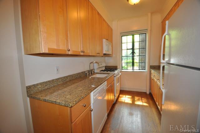 155 Garth Road, Unit 1F photo 9