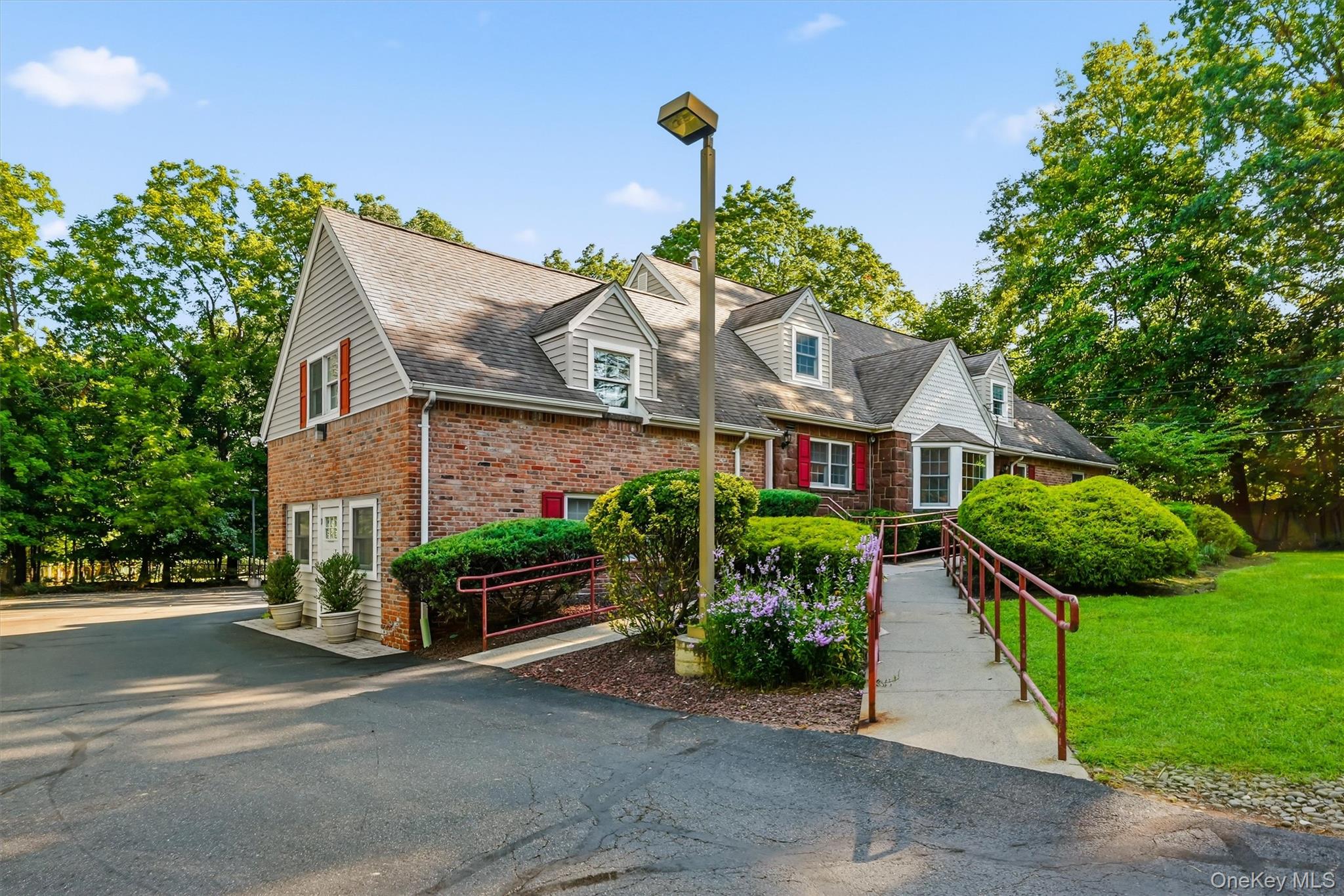 18 Laurel Road – For Sale photo 2