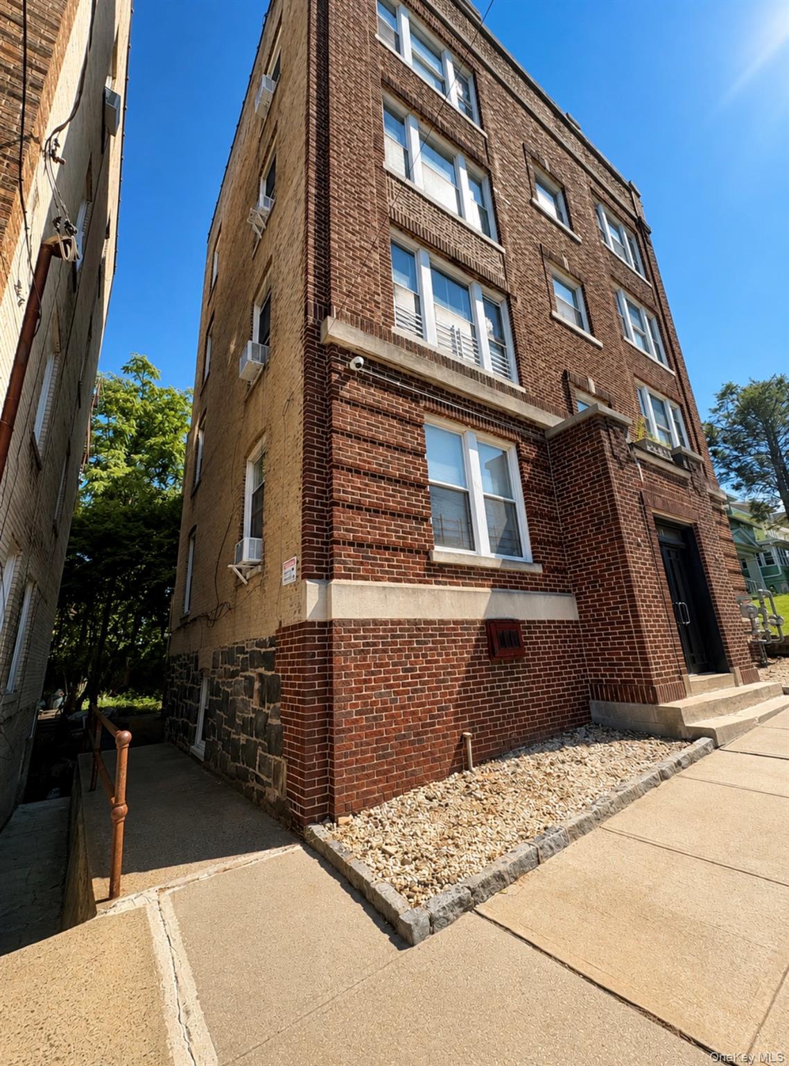 16 Bayley Avenue, Unit 16 (Ground photo 4
