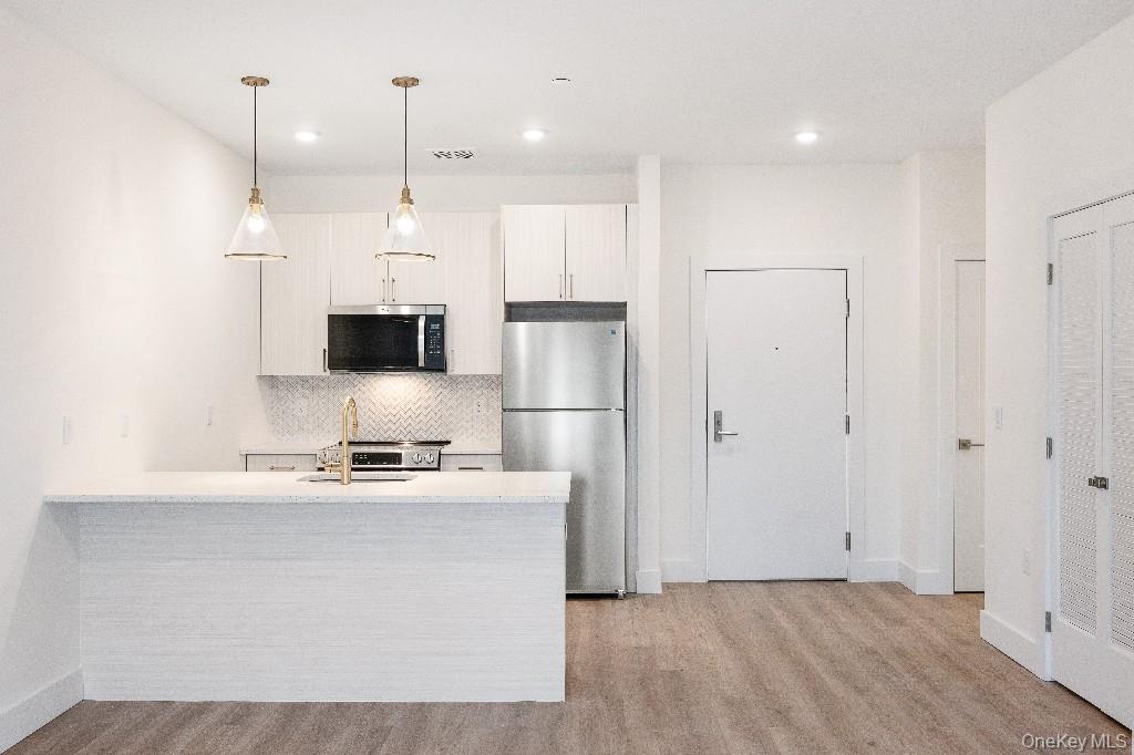 306 Bluestone Court, Unit 104 photo 28