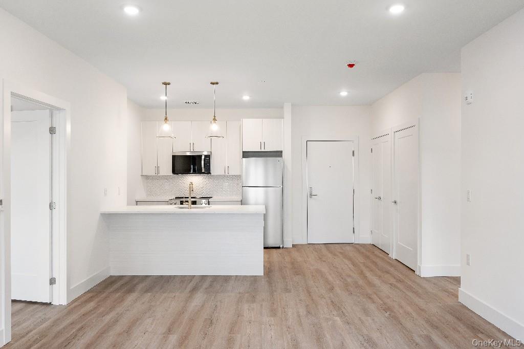 306 Bluestone Court, Unit 104 photo 18