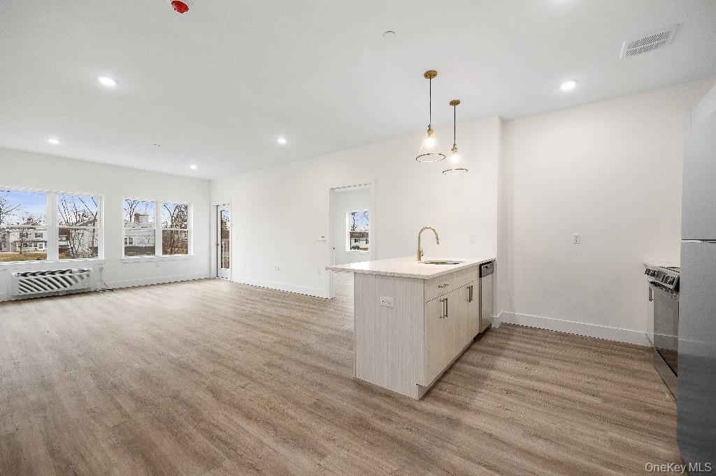 306 Bluestone Court, Unit 104 photo 14