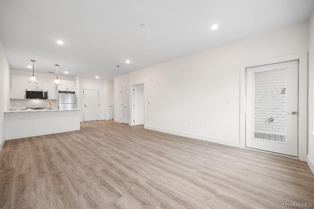 306 Bluestone Court, Unit 104 photo 32