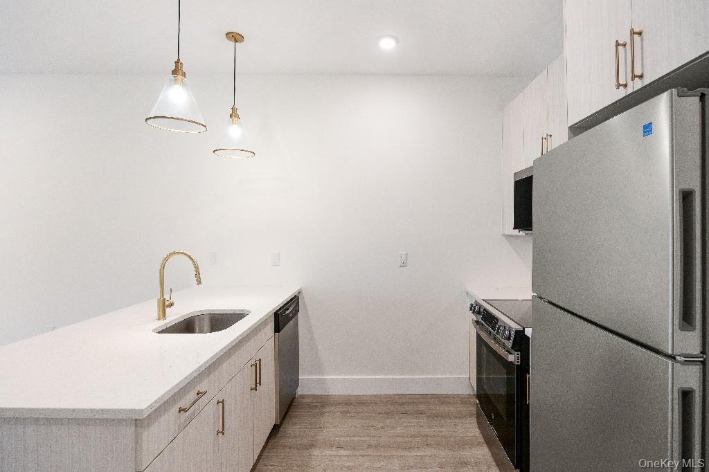 306 Bluestone Court, Unit 104 photo 29