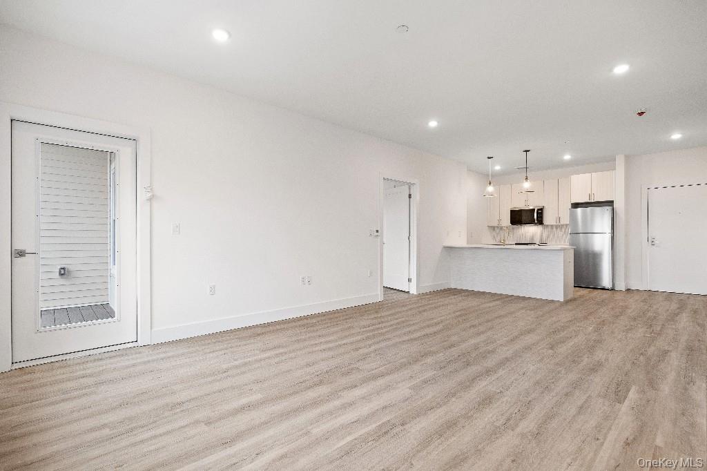 306 Bluestone Court, Unit 104 photo 21