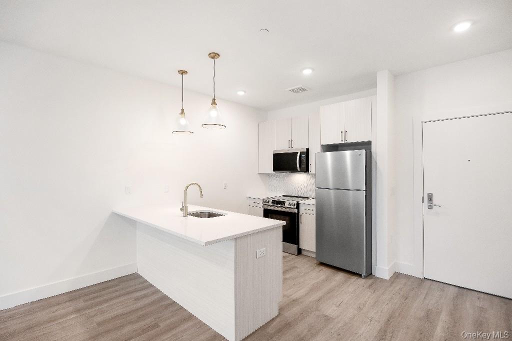 306 Bluestone Court, Unit 104 photo 26