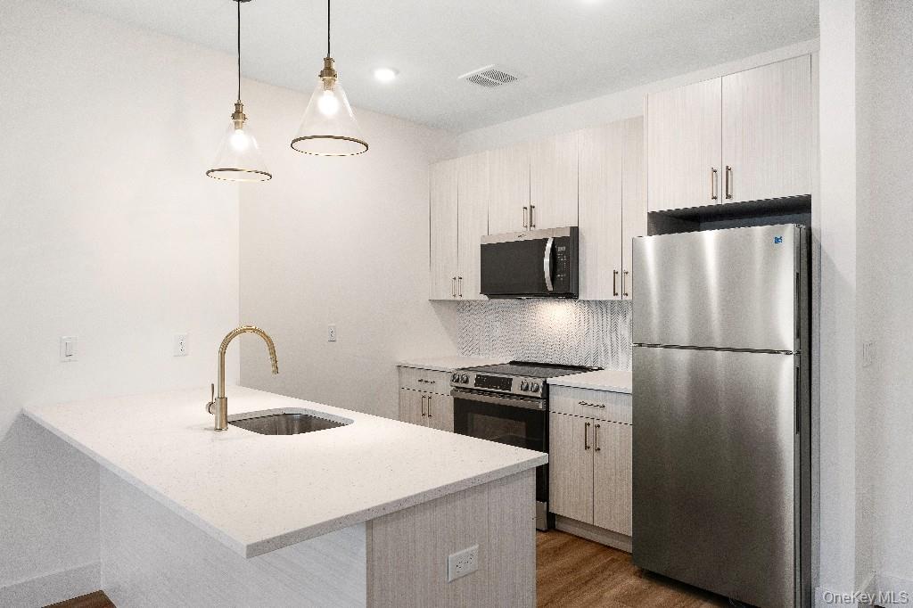 306 Bluestone Court, Unit 216 photo 10