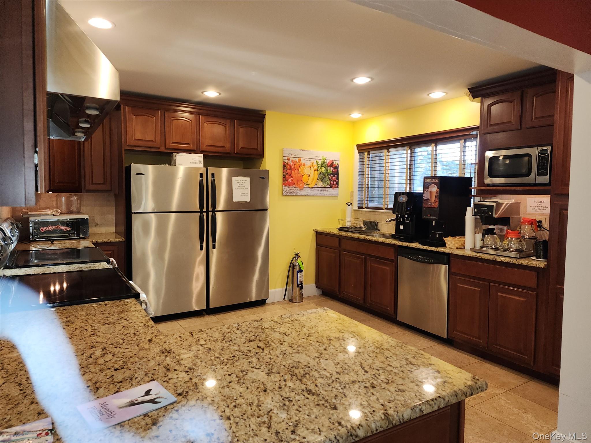 525 Riverleigh Avenue, Unit 221 photo 32
