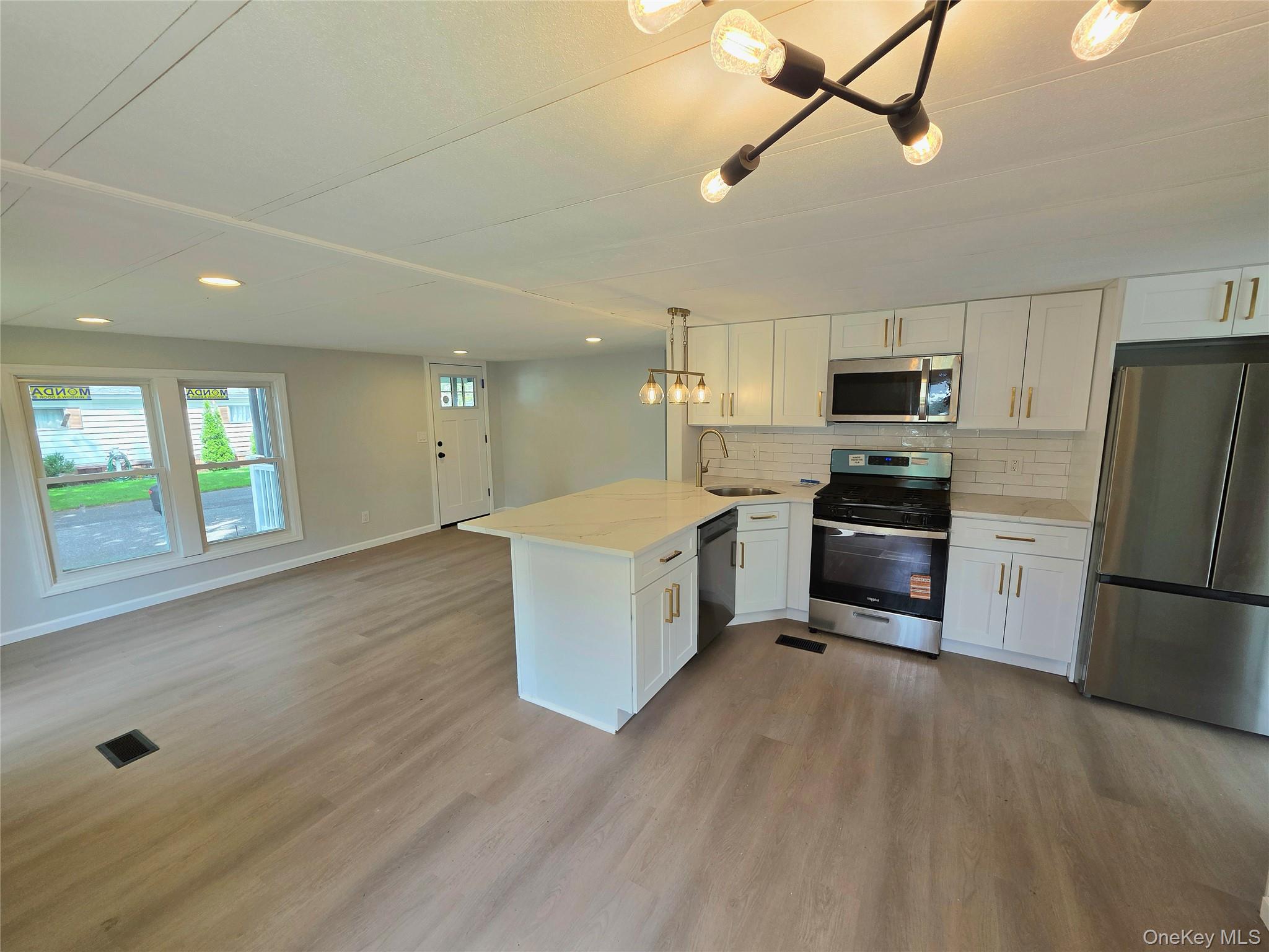 525 Riverleigh Avenue, Unit 221 photo 3