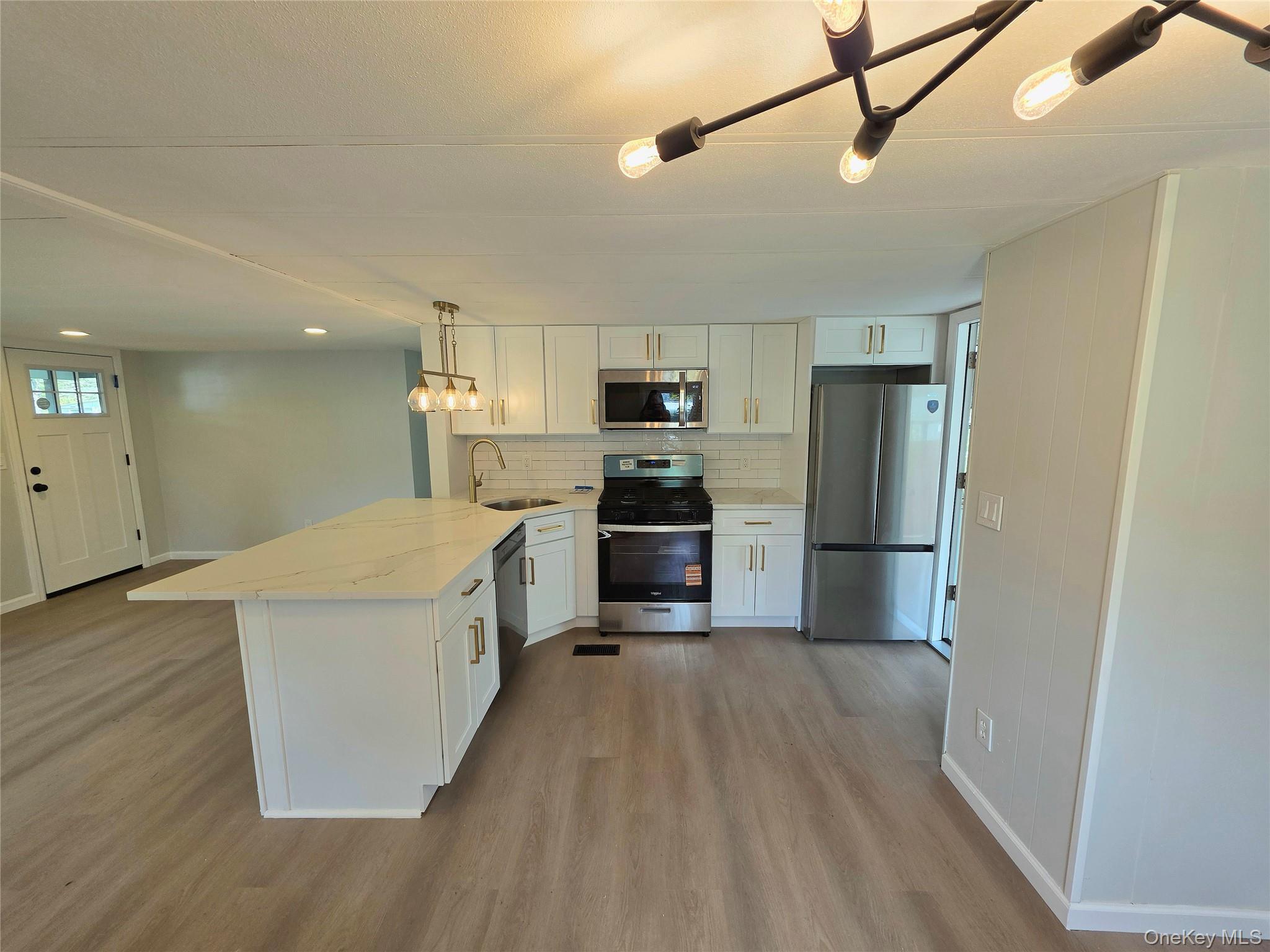 525 Riverleigh Avenue, Unit 221 photo 5