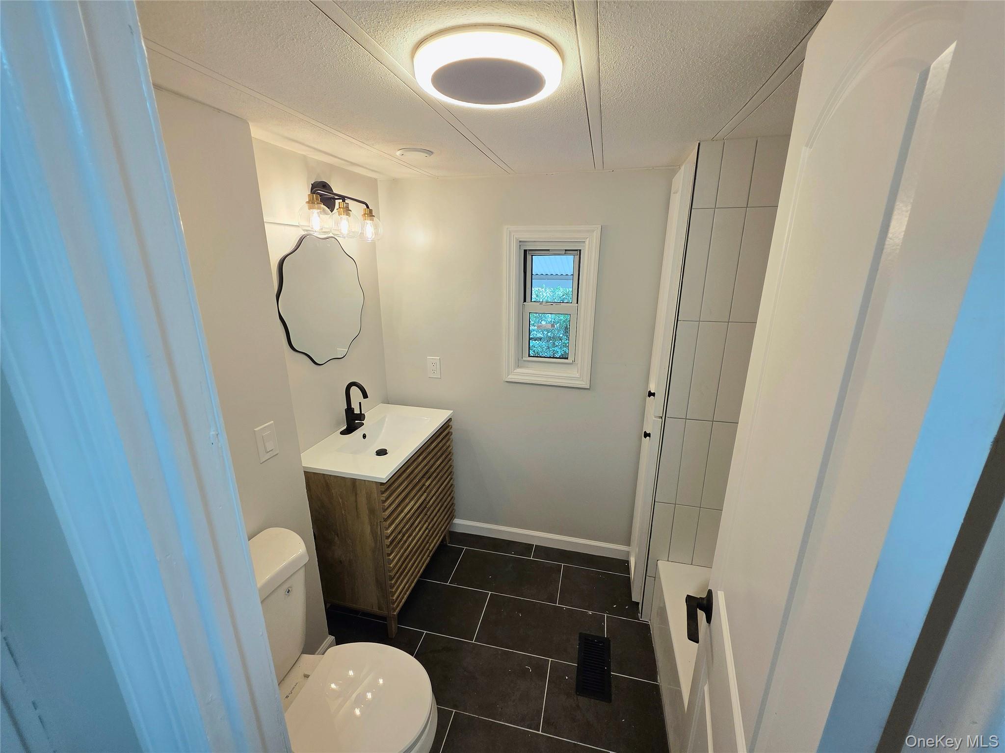 525 Riverleigh Avenue, Unit 221 photo 15