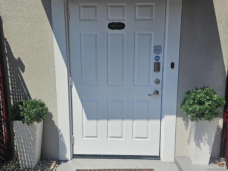 90 North Broadway – For Rent