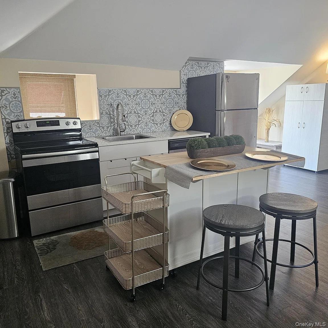 90 North Broadway – For Rent photo 6
