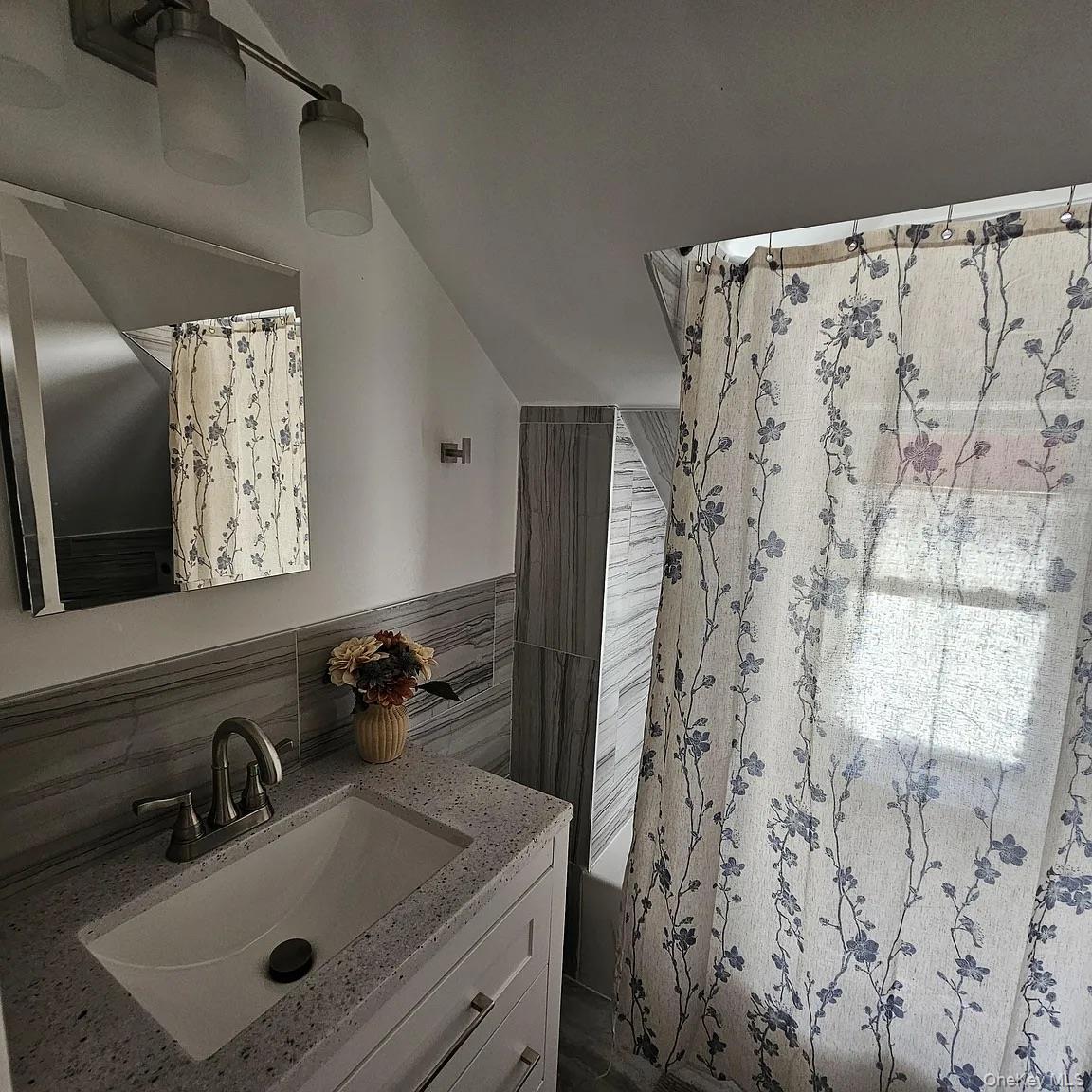 90 North Broadway – For Rent photo 8