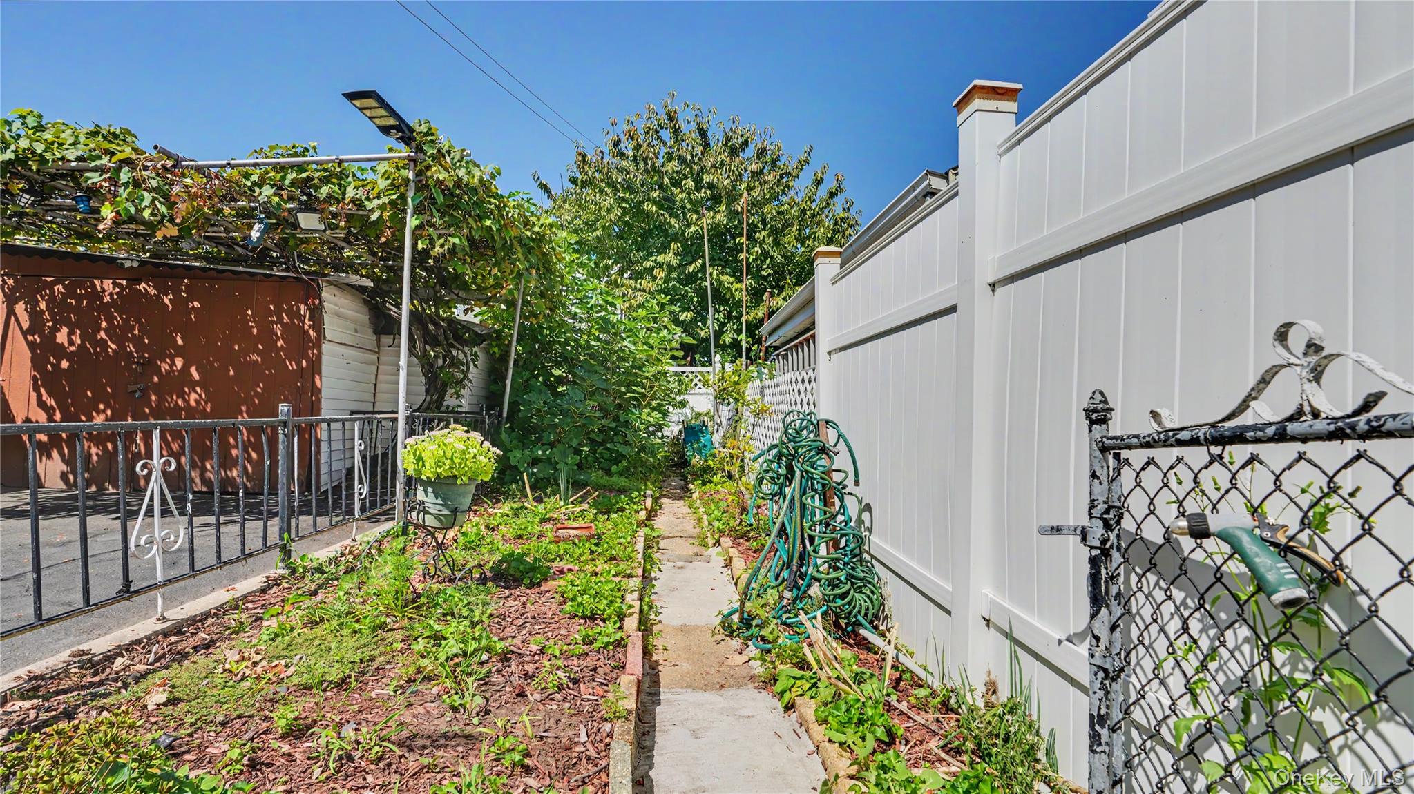 2977 Harding Avenue – For Sale photo 4
