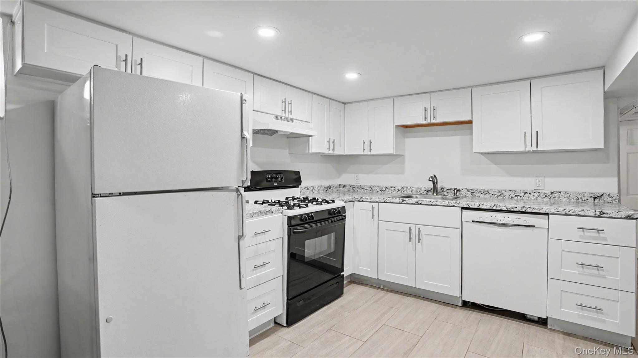 2977 Harding Avenue – For Sale photo 11