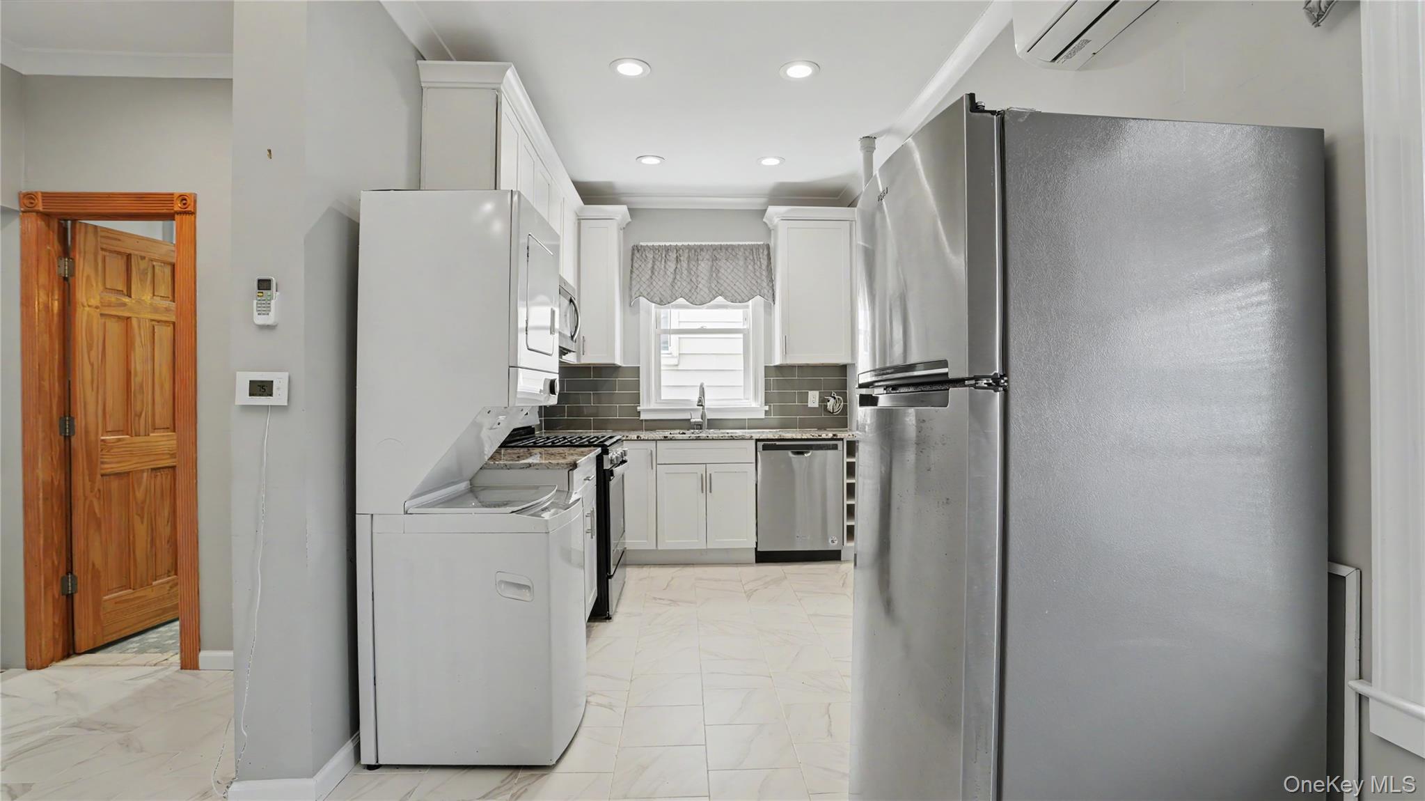 2977 Harding Avenue – For Sale photo 9