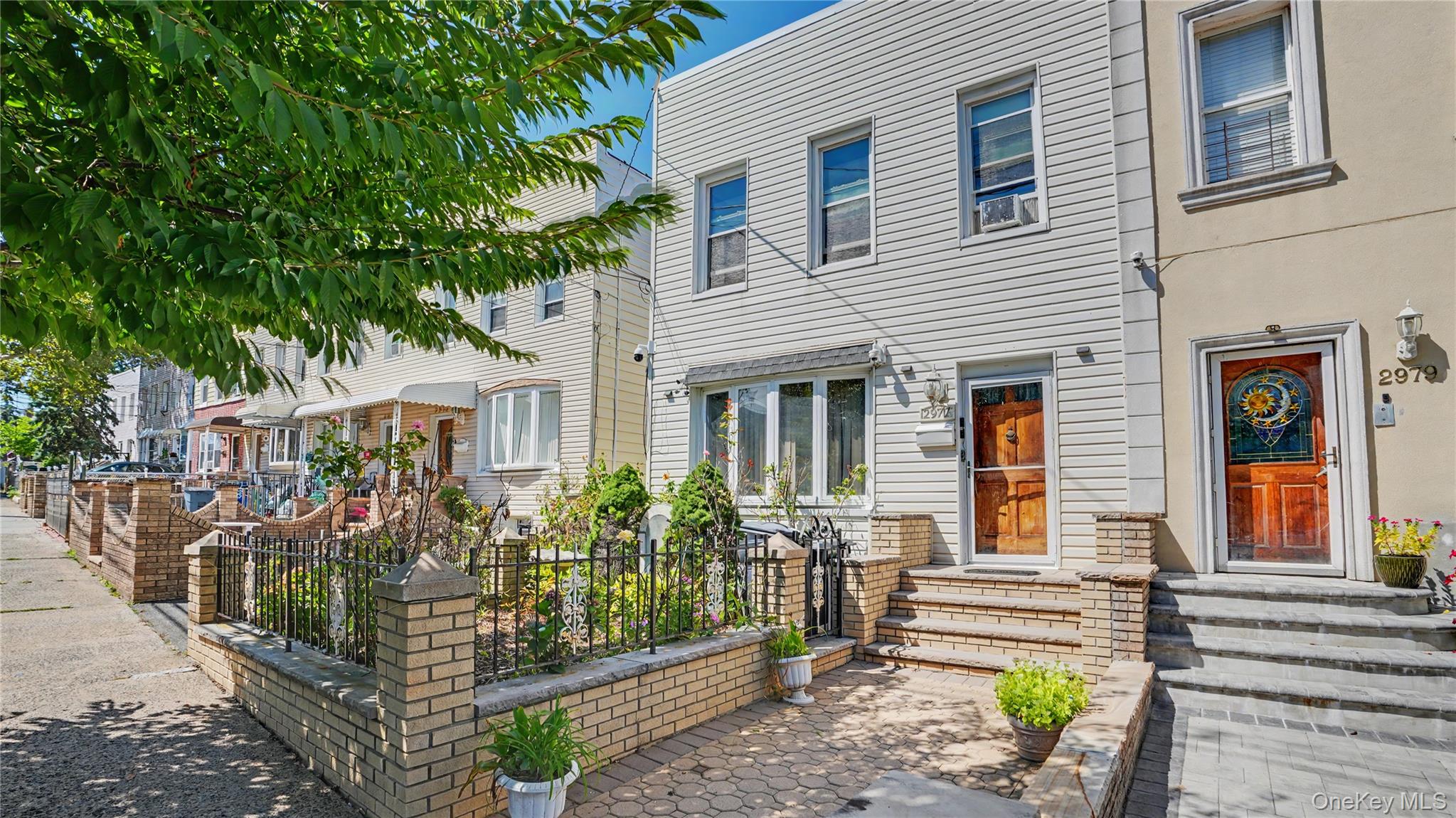 2977 Harding Avenue – For Sale