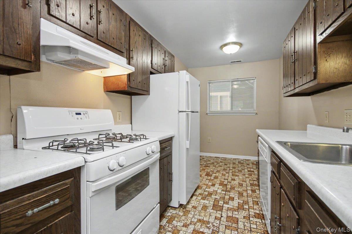 902 Commons Way, Unit D photo 27