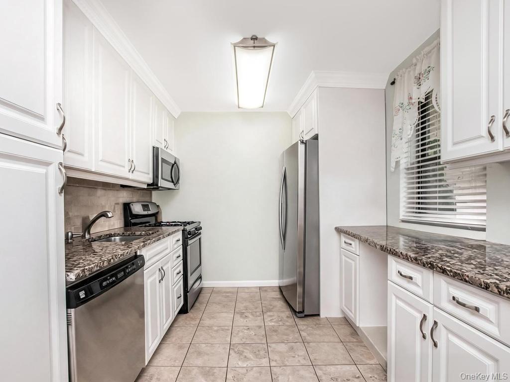 1874 Pelham Parkway S, Unit 2P photo 9