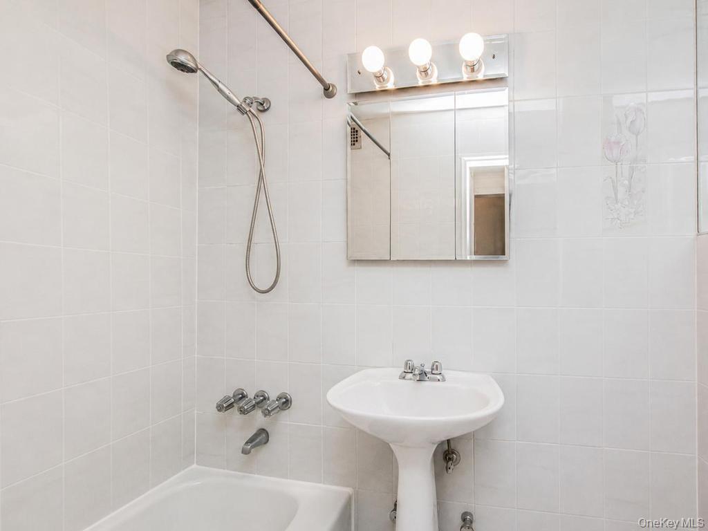 1874 Pelham Parkway S, Unit 2P photo 21