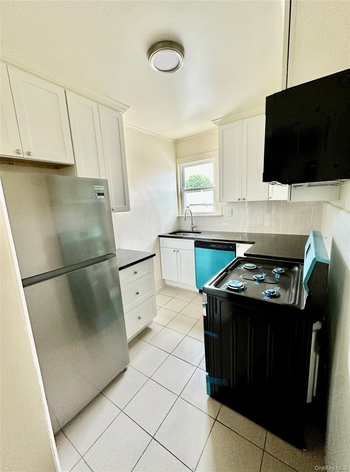 918 Hempstead Turnpike, Unit 6 photo 2