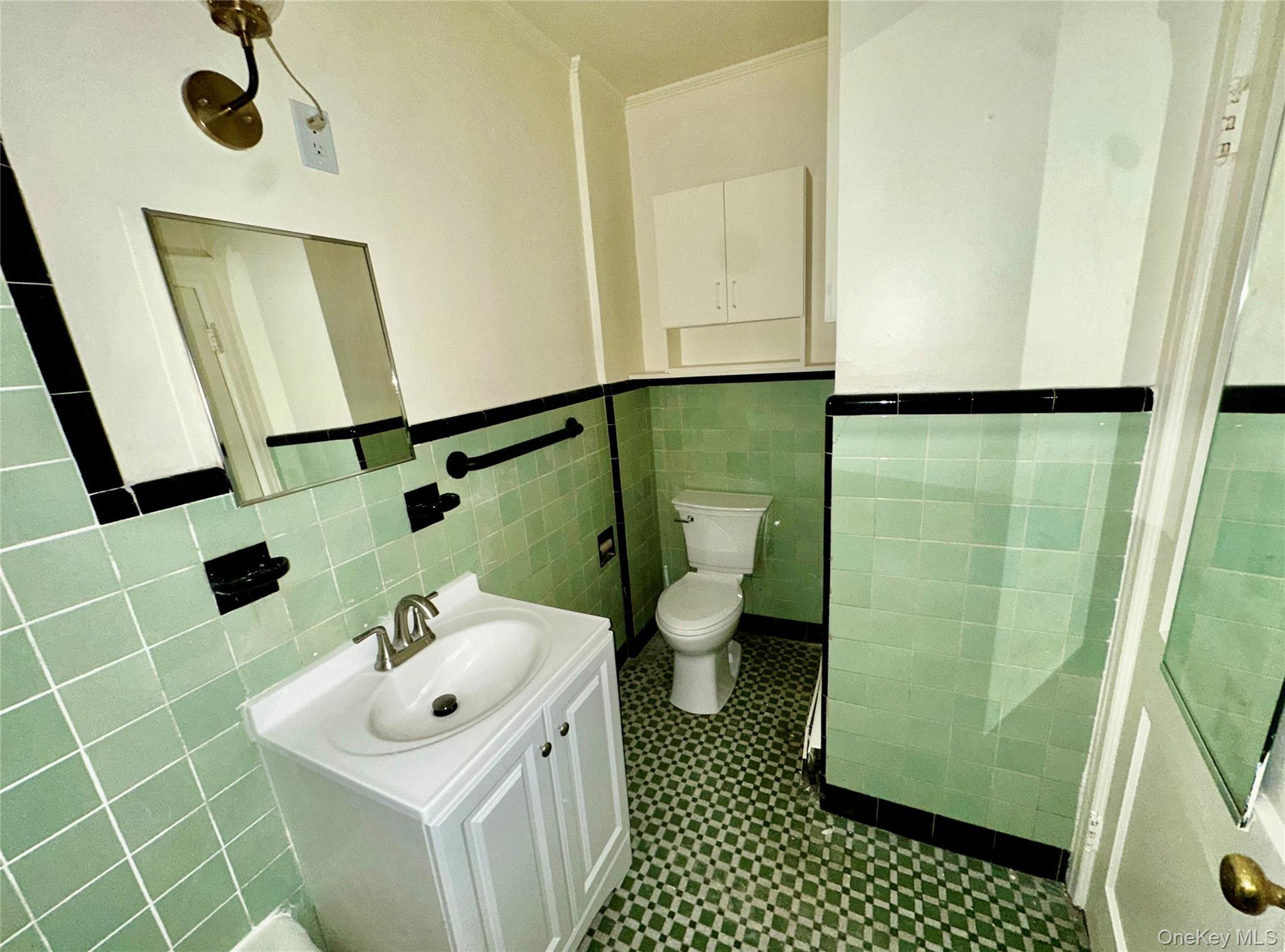 918 Hempstead Turnpike, Unit 6 photo 3