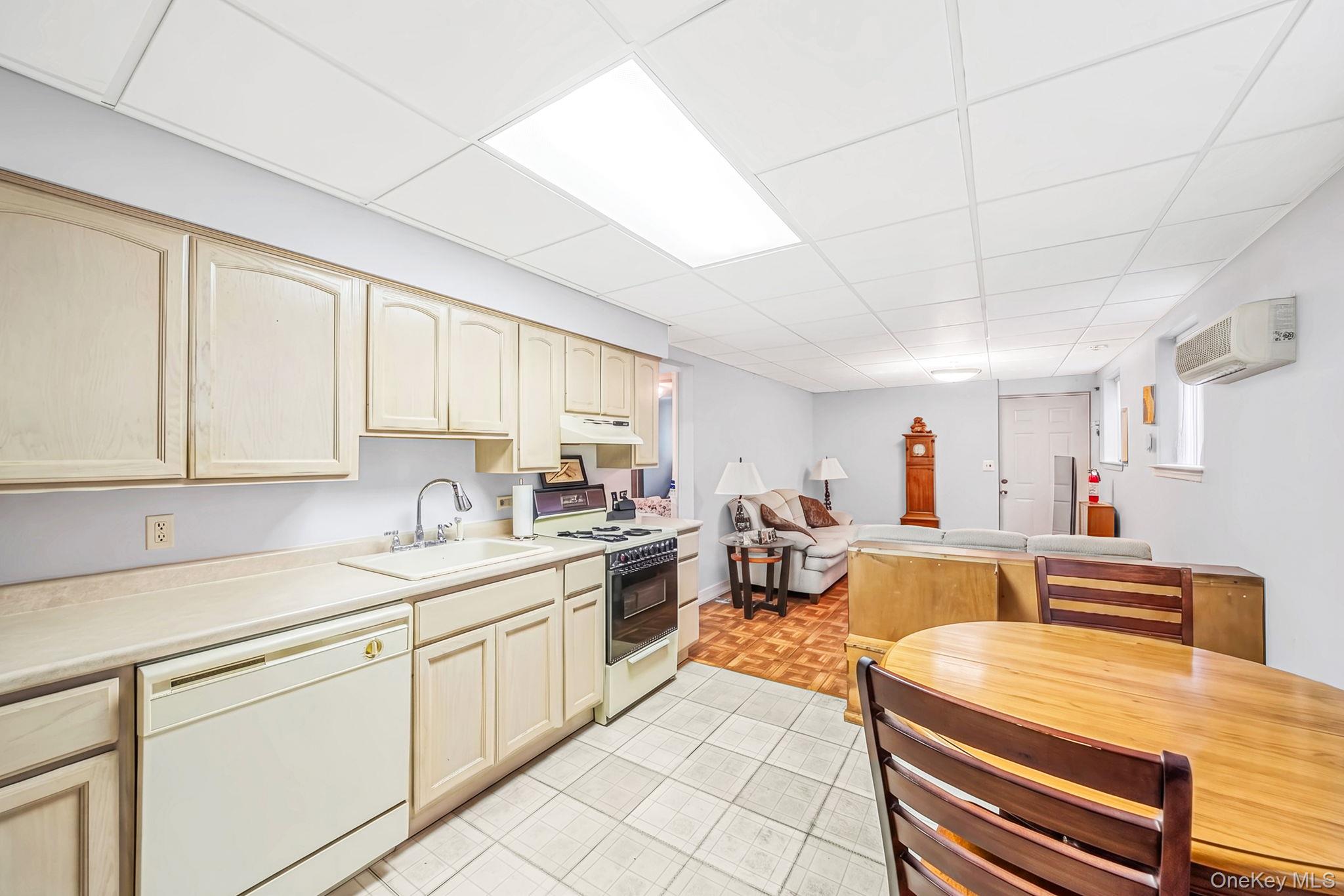 14 Roosevelt Avenue – For Sale photo 32