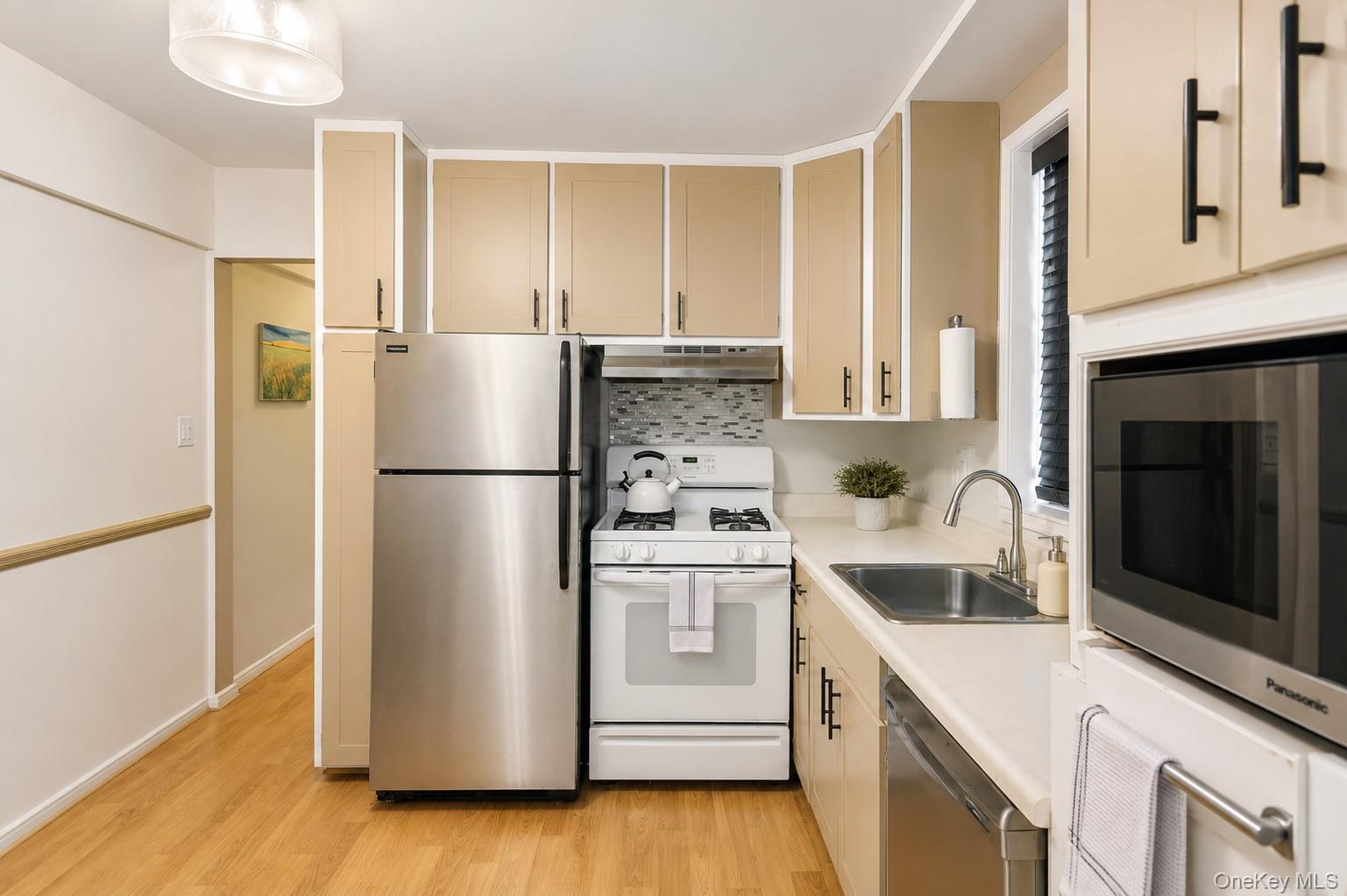 370 W Broadway, Unit 1D photo 8