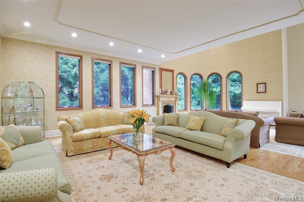527 Manhasset Woods Road – For Sale photo 10