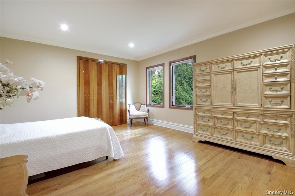 527 Manhasset Woods Road – For Sale photo 23