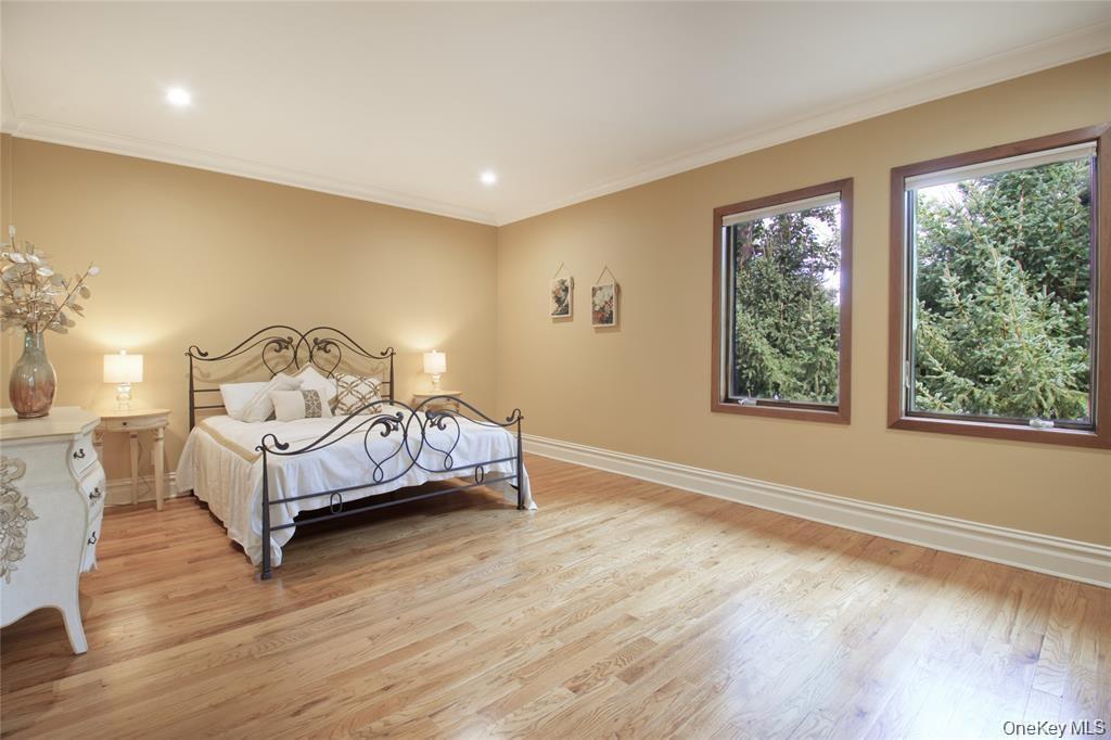 527 Manhasset Woods Road – For Sale photo 21