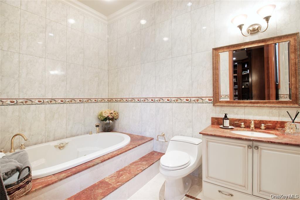 527 Manhasset Woods Road – For Sale photo 12