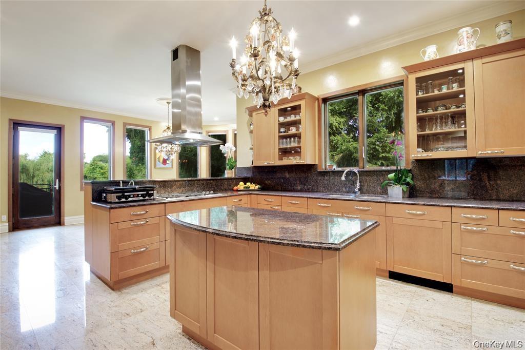 527 Manhasset Woods Road – For Sale photo 16