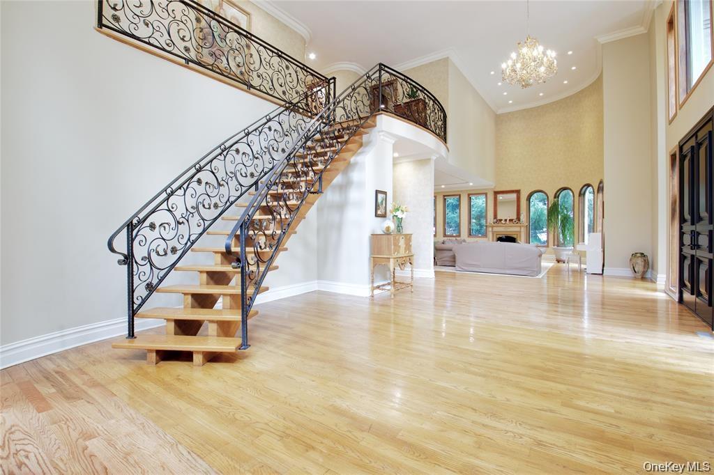 527 Manhasset Woods Road – For Sale photo 7