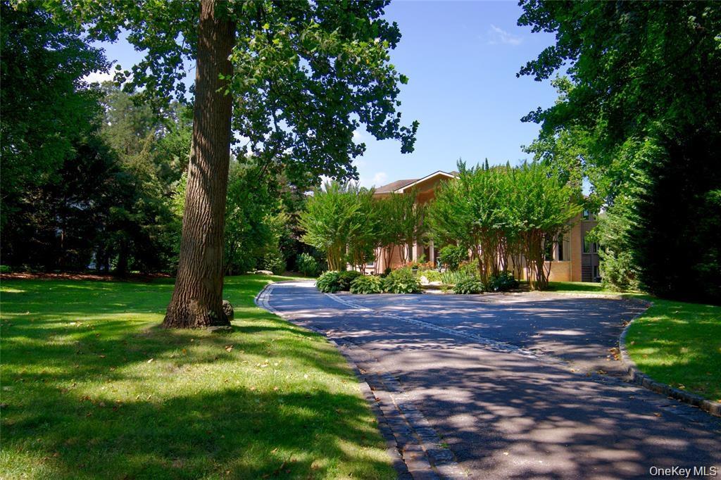 527 Manhasset Woods Road – For Sale photo 33