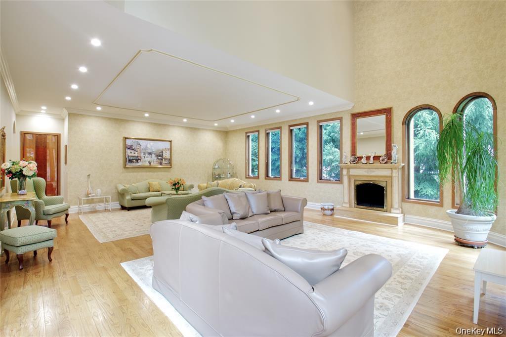 527 Manhasset Woods Road – For Sale photo 8
