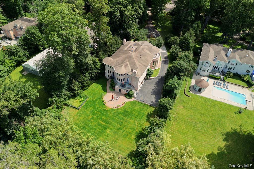 527 Manhasset Woods Road – For Sale photo 5