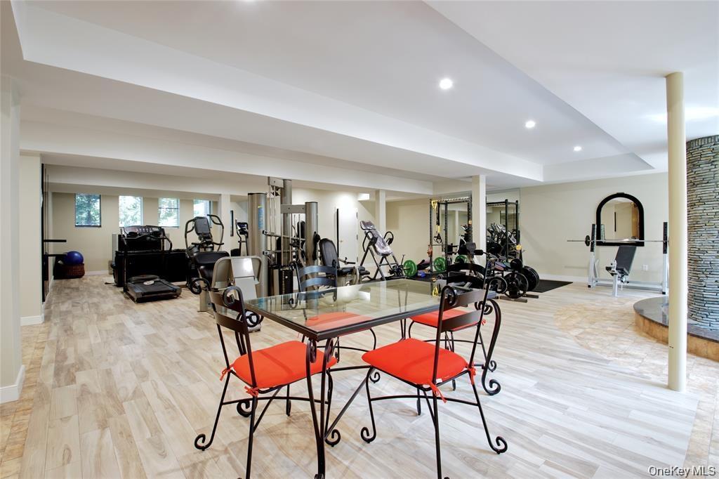 527 Manhasset Woods Road – For Sale photo 28