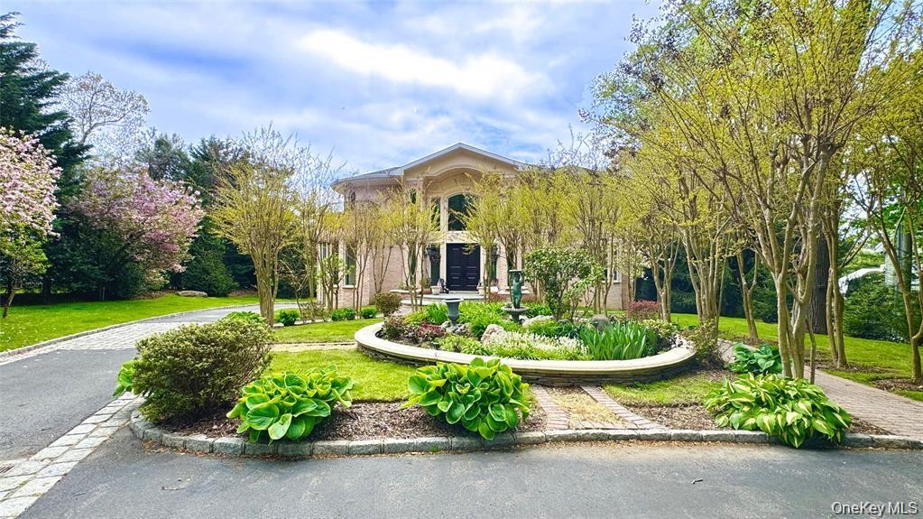527 Manhasset Woods Road – For Sale photo 3