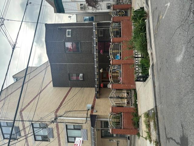 1557 Glover Street – For Sale